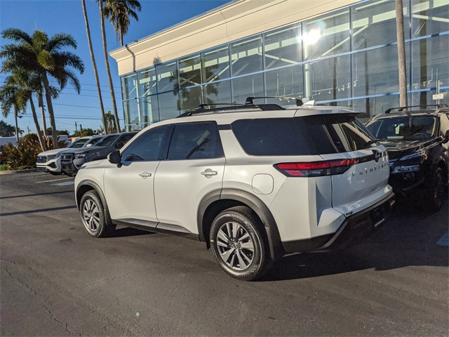 2025 Nissan Pathfinder SV photo 4