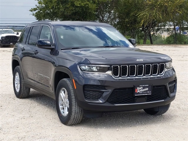 2025 Jeep Grand Cherokee Laredo Altitude photo 2