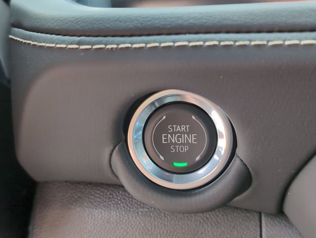 2025 Chevrolet Suburban Premier photo 16