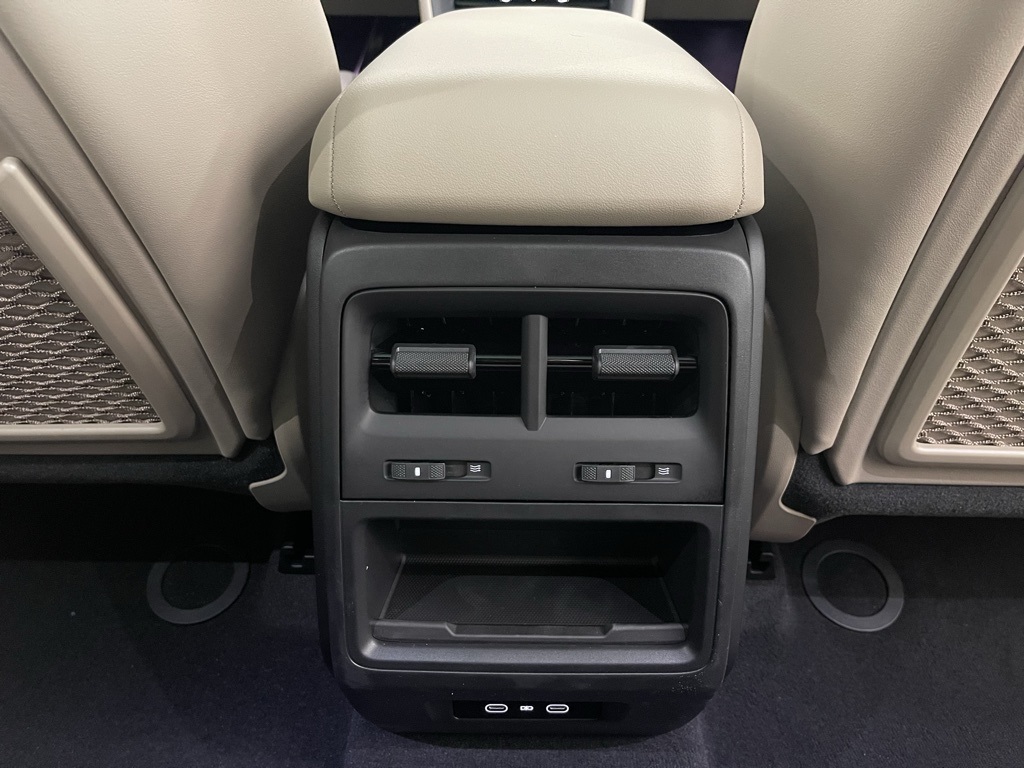 2025 Porsche Macan Electric 4 photo 20