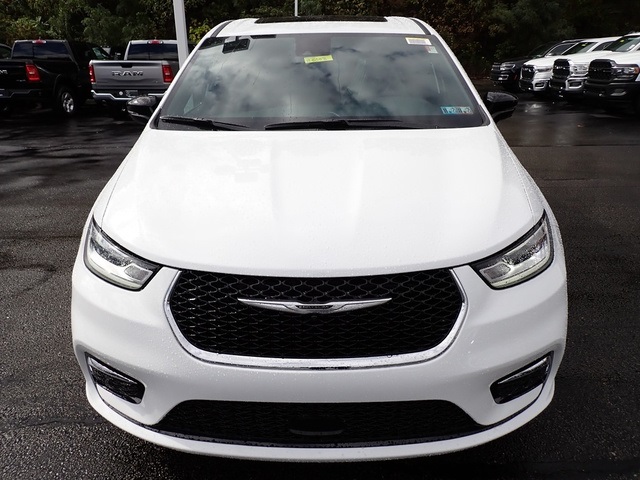 2025 Chrysler Pacifica photo 9