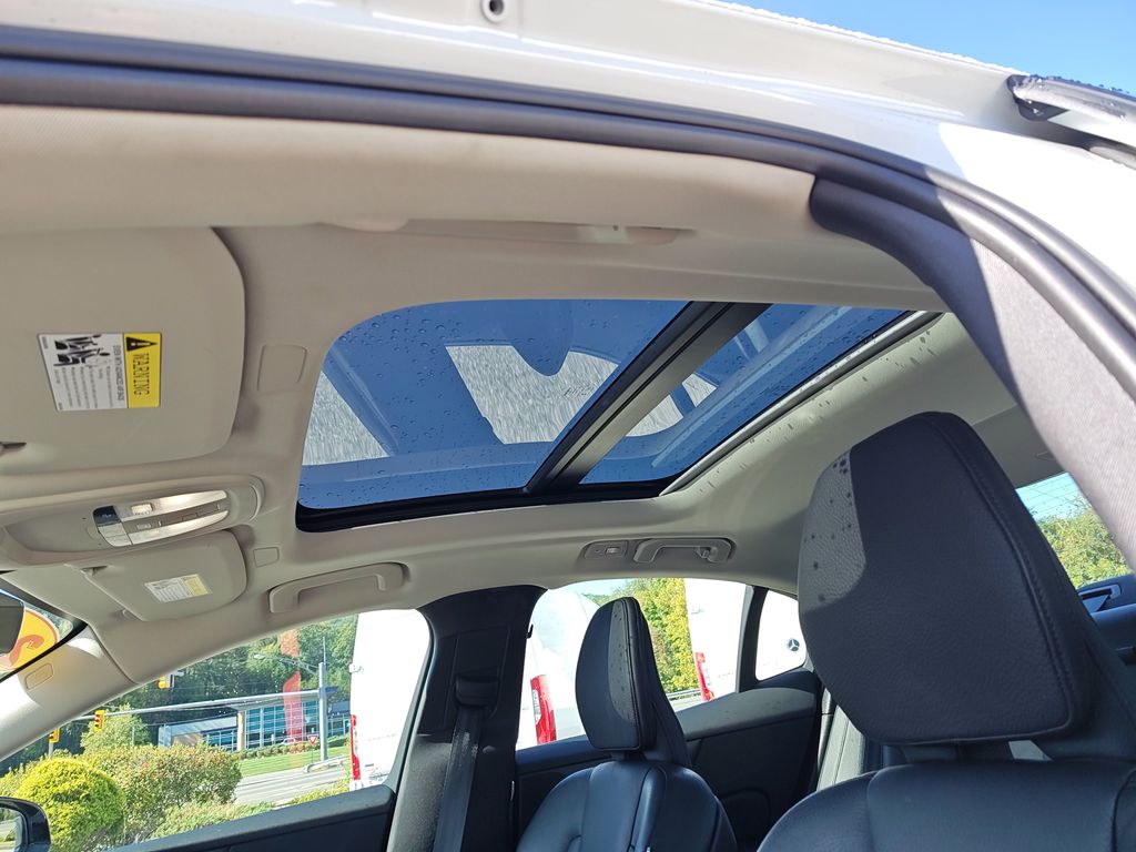 2024 Volvo S60 B5 Plus photo 6
