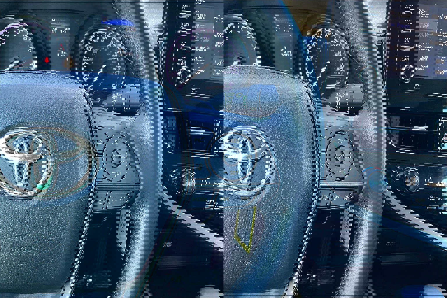 2022 Toyota Camry SE photo 17