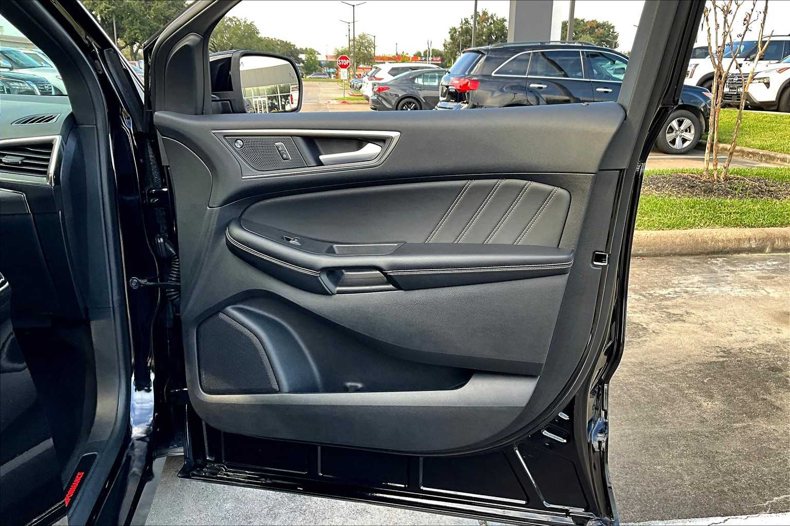 2022 Ford Edge ST photo 19