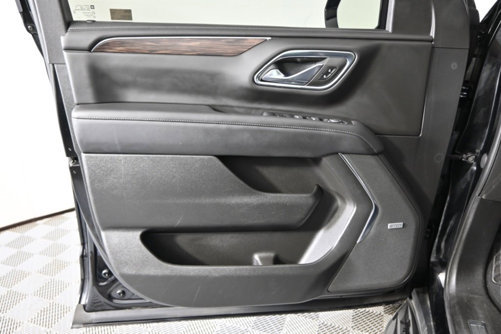 2023 Chevrolet Suburban LT photo 19