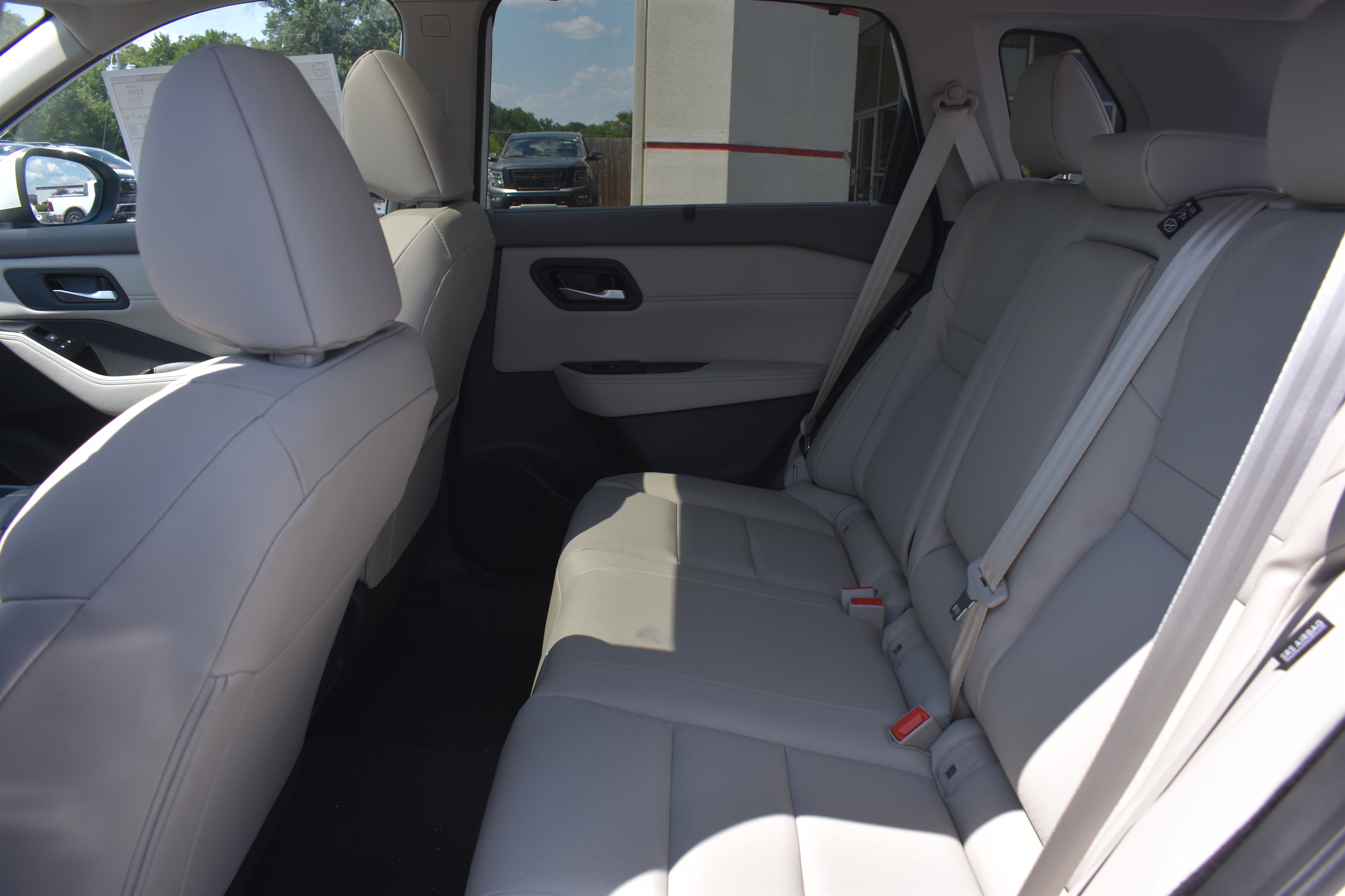2026 Nissan Rogue SV photo 2