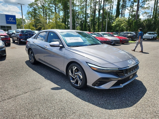 2025 Hyundai Elantra Limited's photo