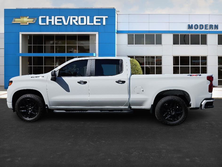 2025 Chevrolet Silverado 1500 Custom photo 2