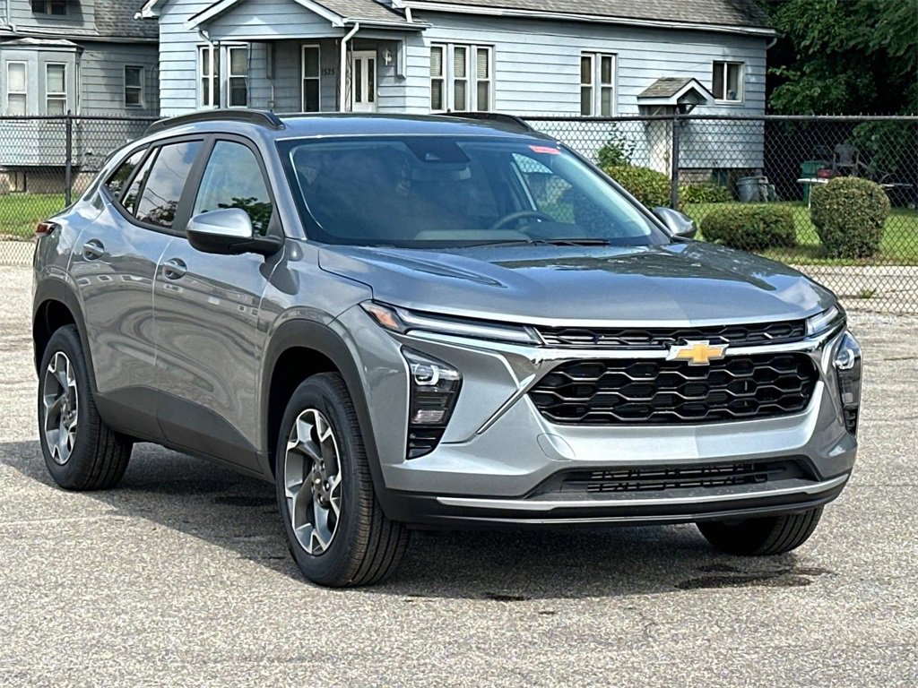 2025 Chevrolet Trax LT photo 7