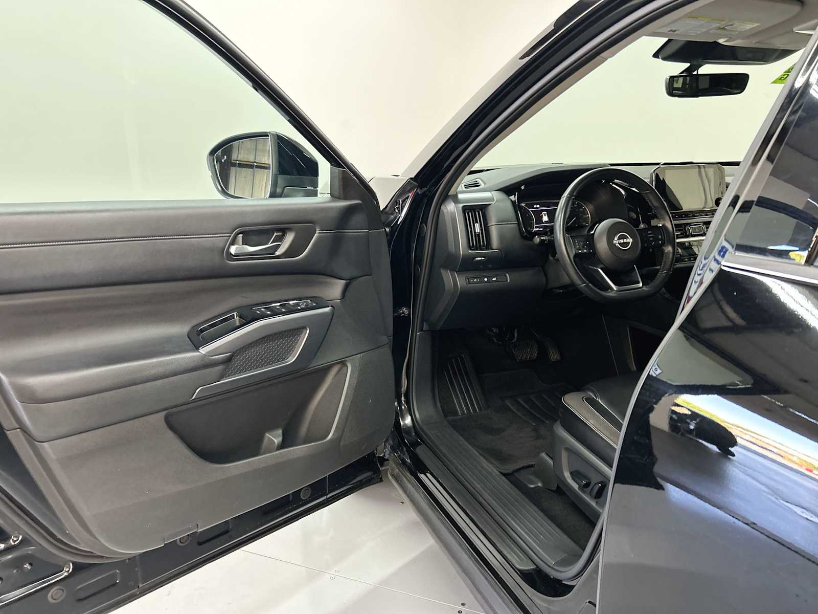 2024 Nissan Pathfinder SL photo 14