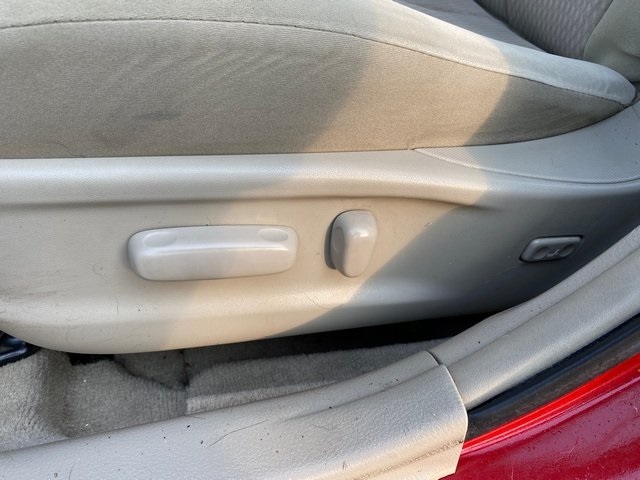 2011 Toyota Camry LE photo 12