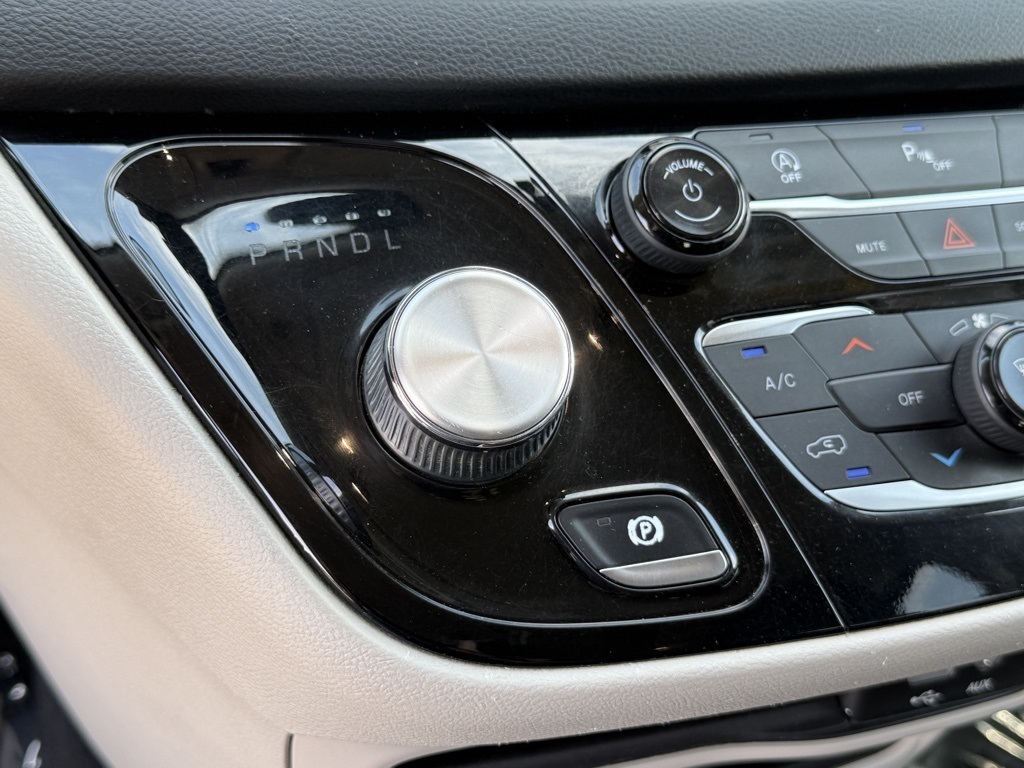 2020 Chrysler Pacifica Touring L photo 26