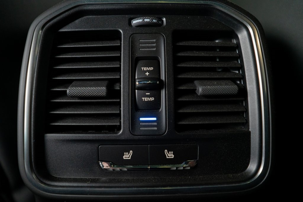 2025 Porsche Macan Base photo 31