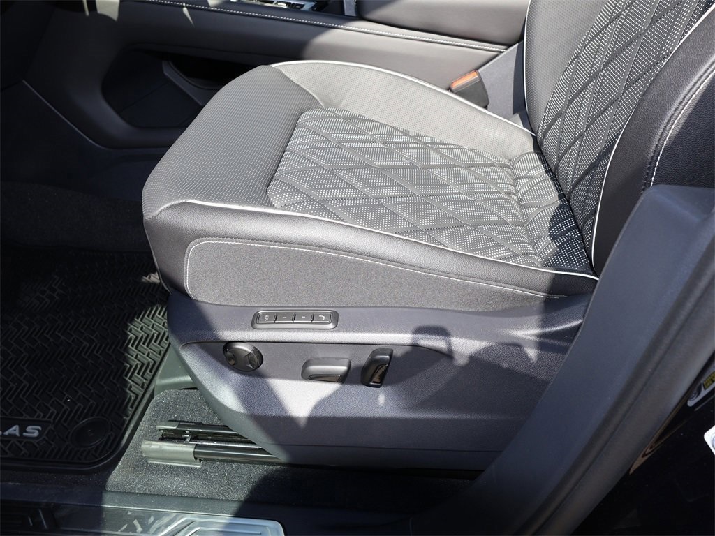 2025 Volkswagen Atlas SEL Premium R-Line photo 13