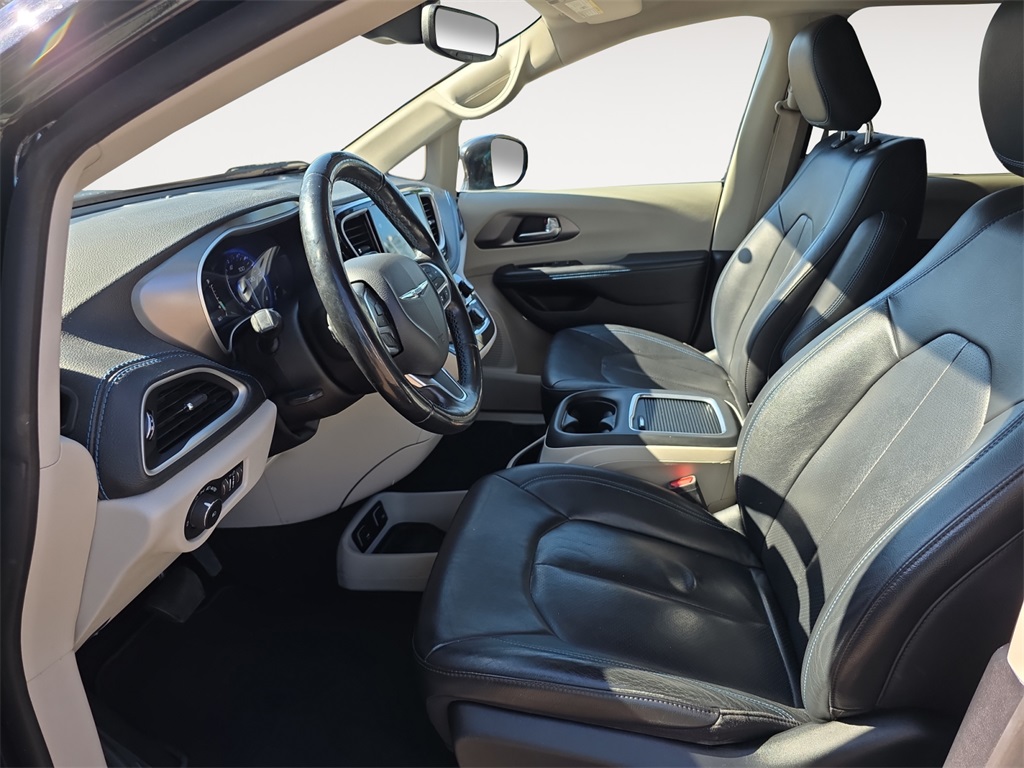 2021 Chrysler Pacifica Touring L photo 9