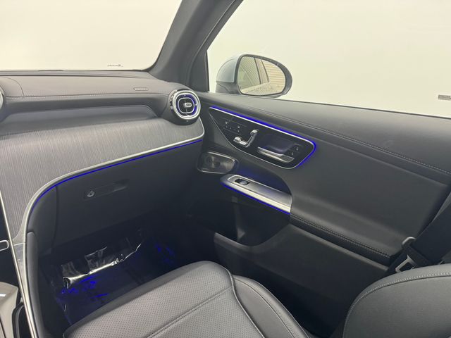 2025 Mercedes Benz GLC 300 photo 38