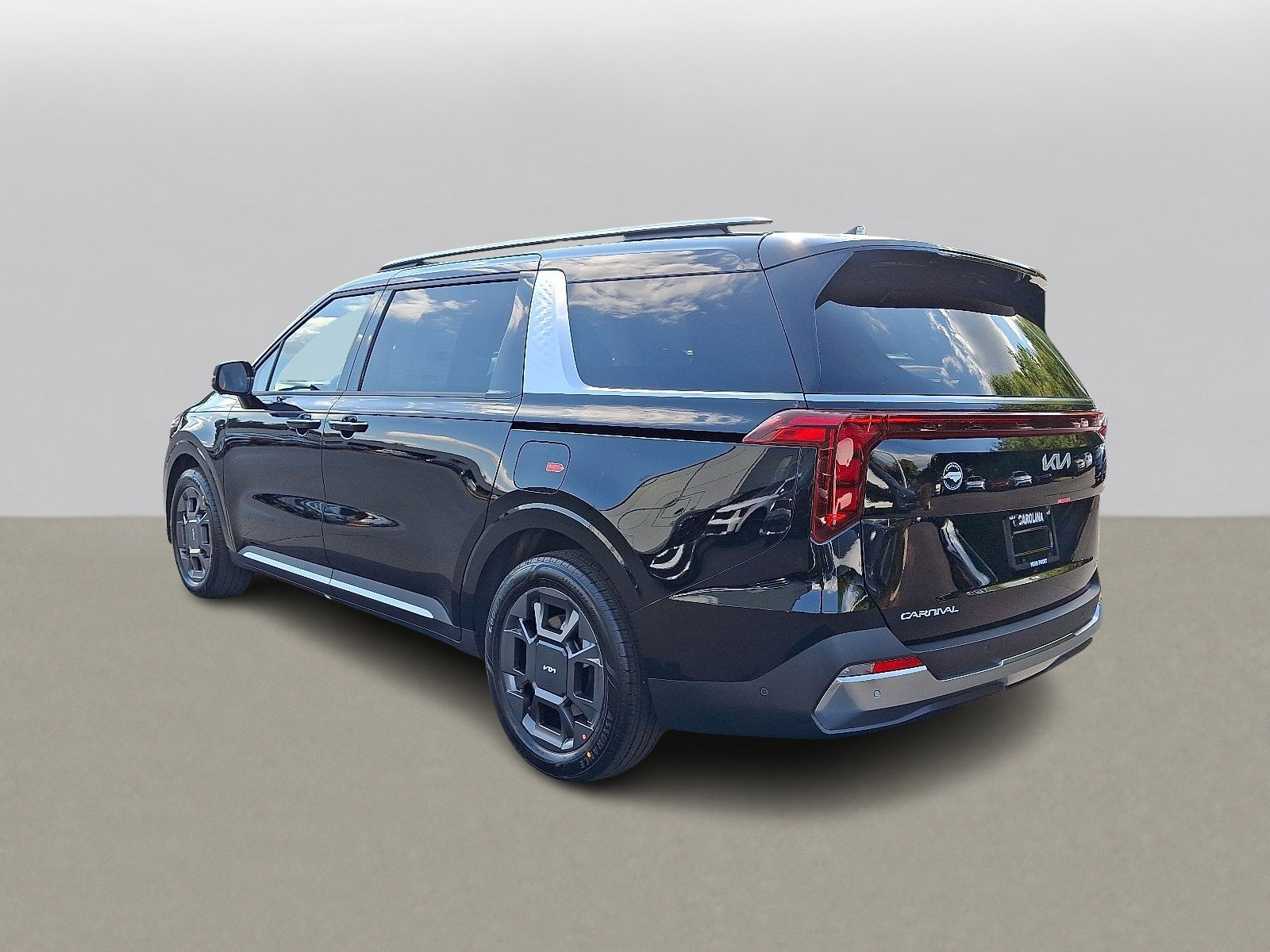 2026 Kia Carnival SX photo 2