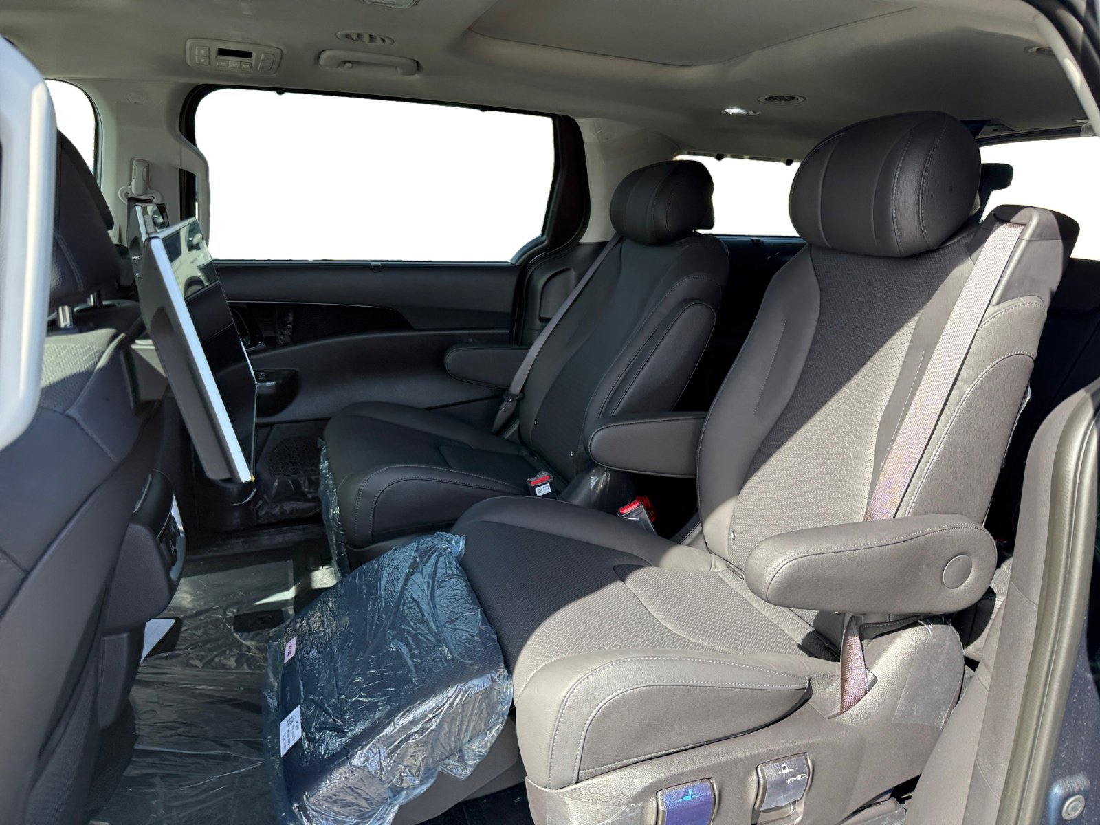 2025 Kia Carnival SX Prestige photo 16