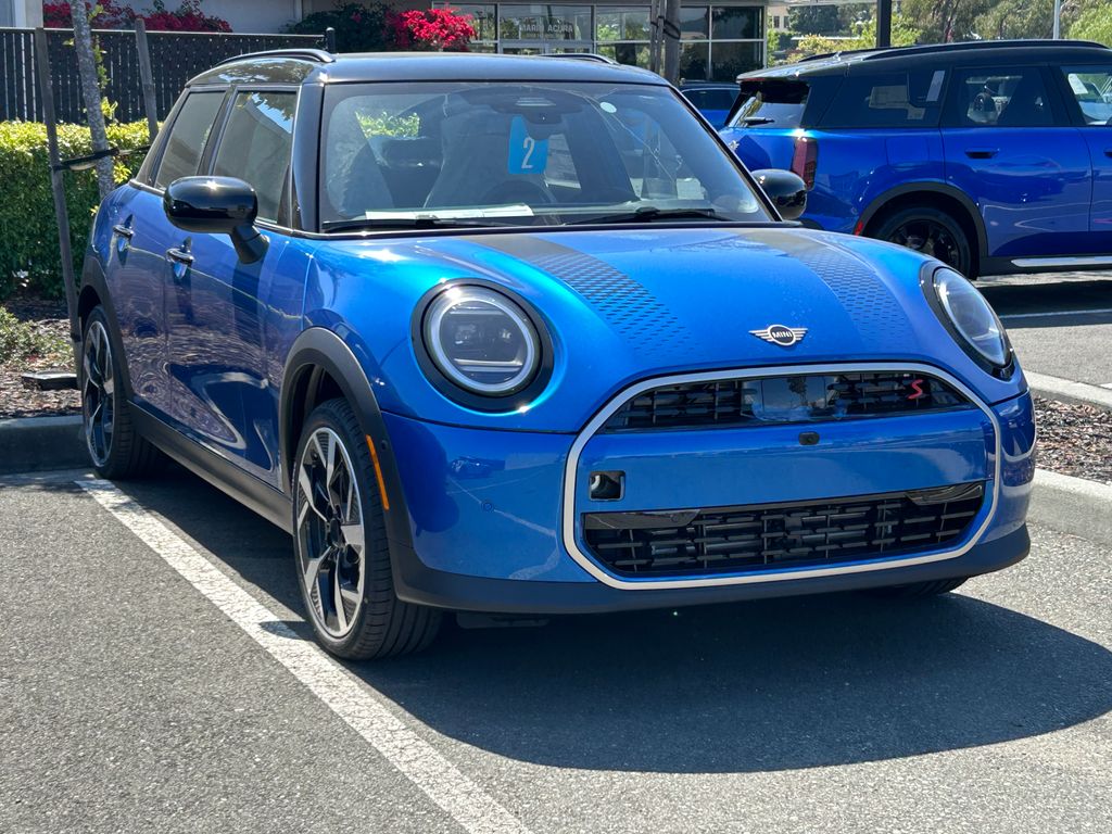 2026 Mini Cooper Hardtop S 4 Door Iconic photo 2