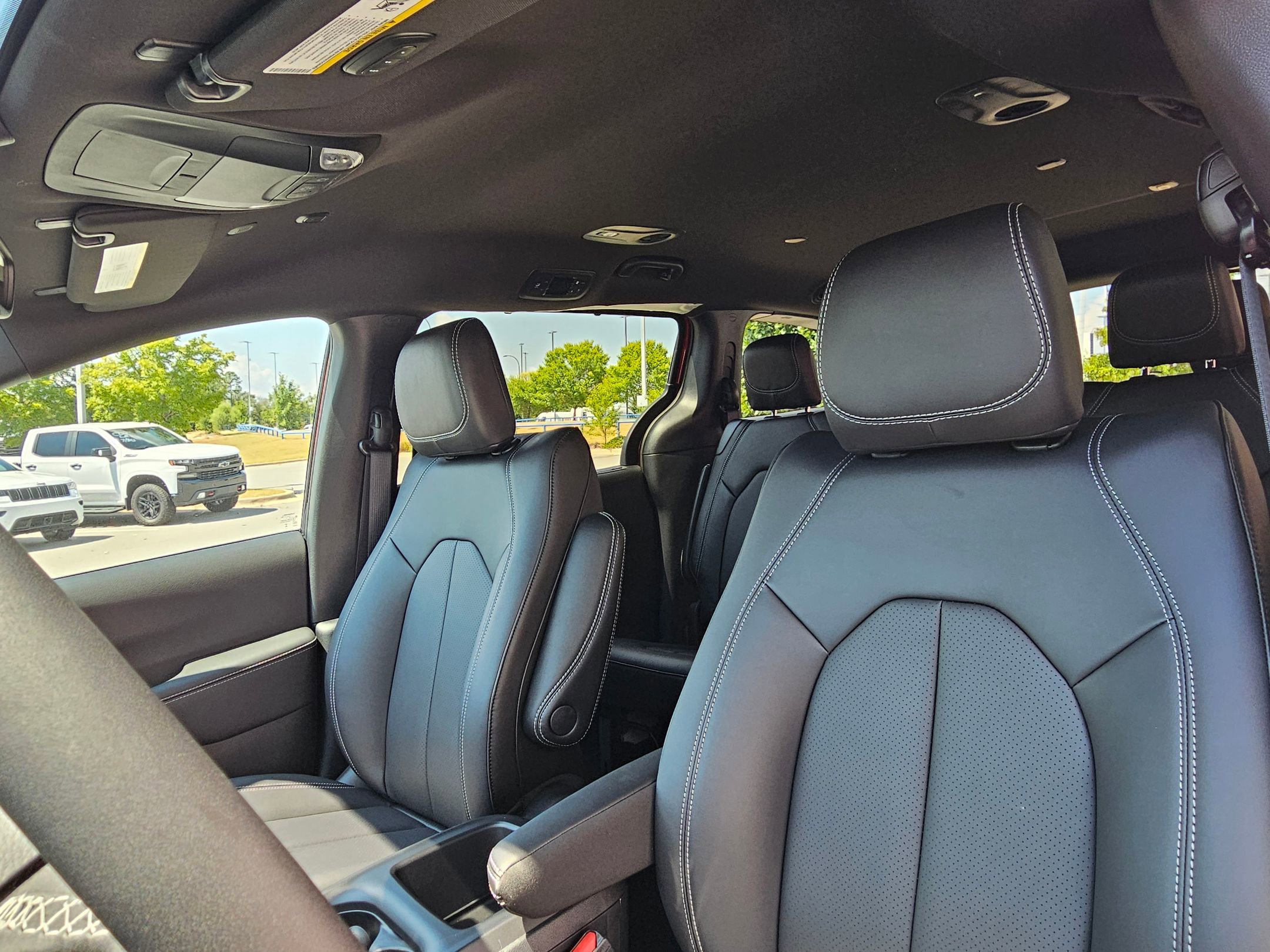 2026 Chrysler Pacifica photo 19