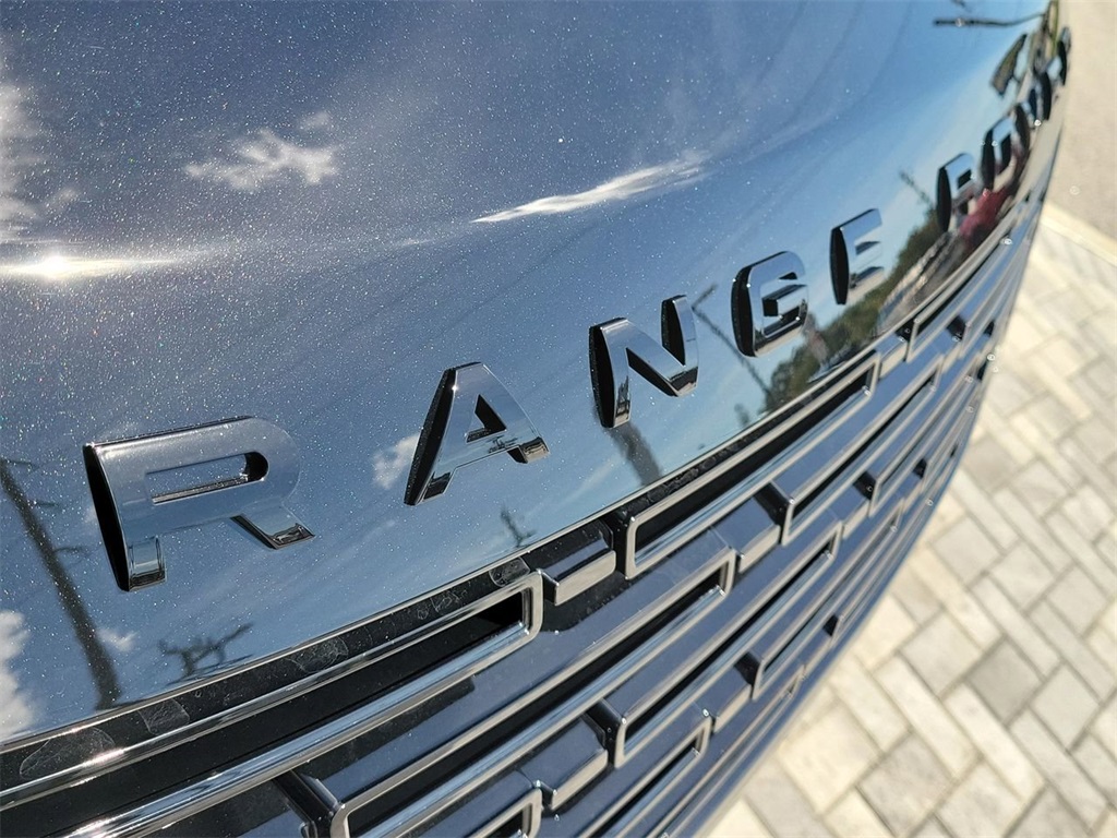 2026 Land Rover Range Rover Velar SE photo 9