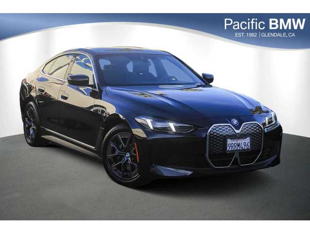 2025 BMW i4 40's photo