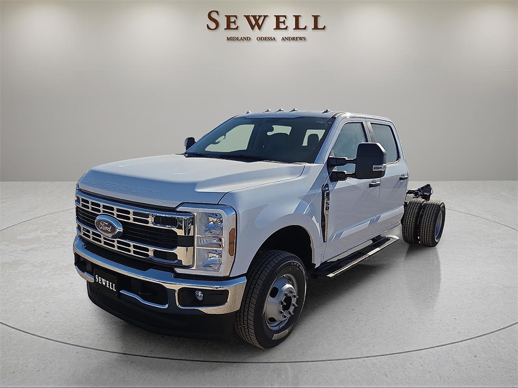 2026 Ford F-350 Super Duty Chassis Cab XL's photo