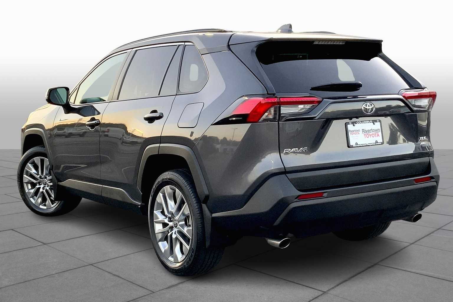 2024 Toyota RAV4 XLE Premium photo 7