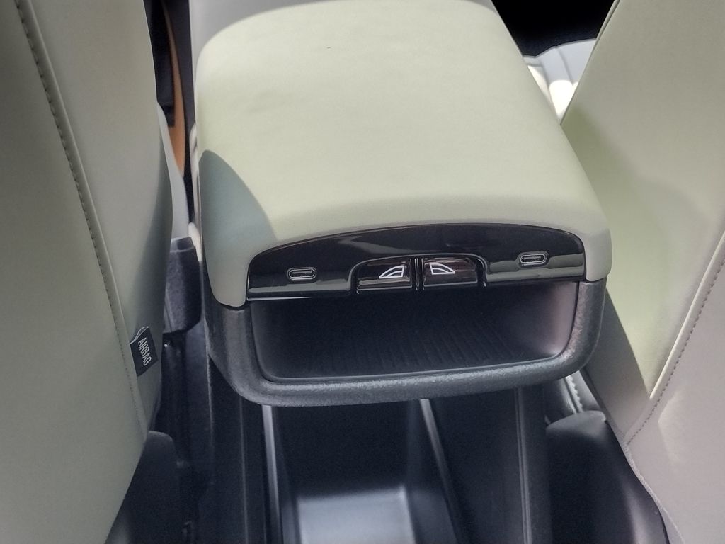 2025 VOLVO EX30 - Image 17