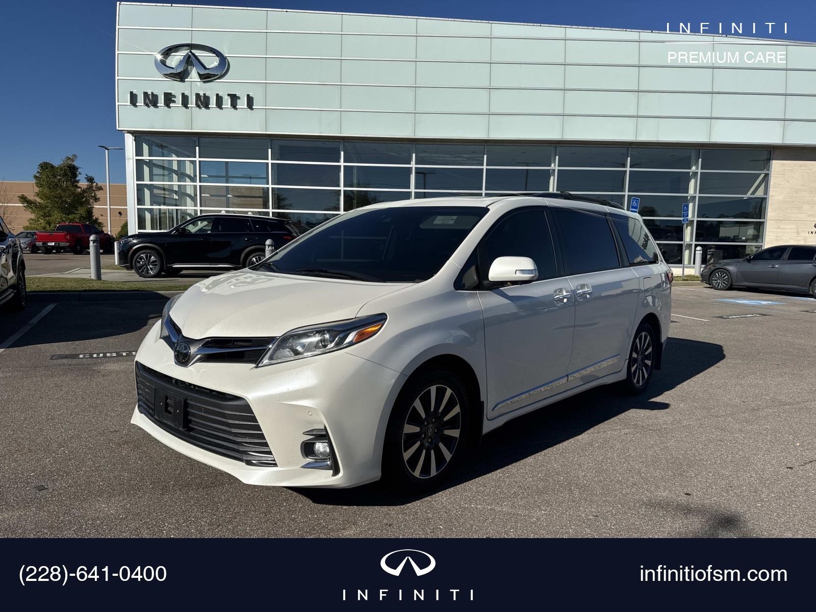 2020 Toyota Sienna Limited's photo