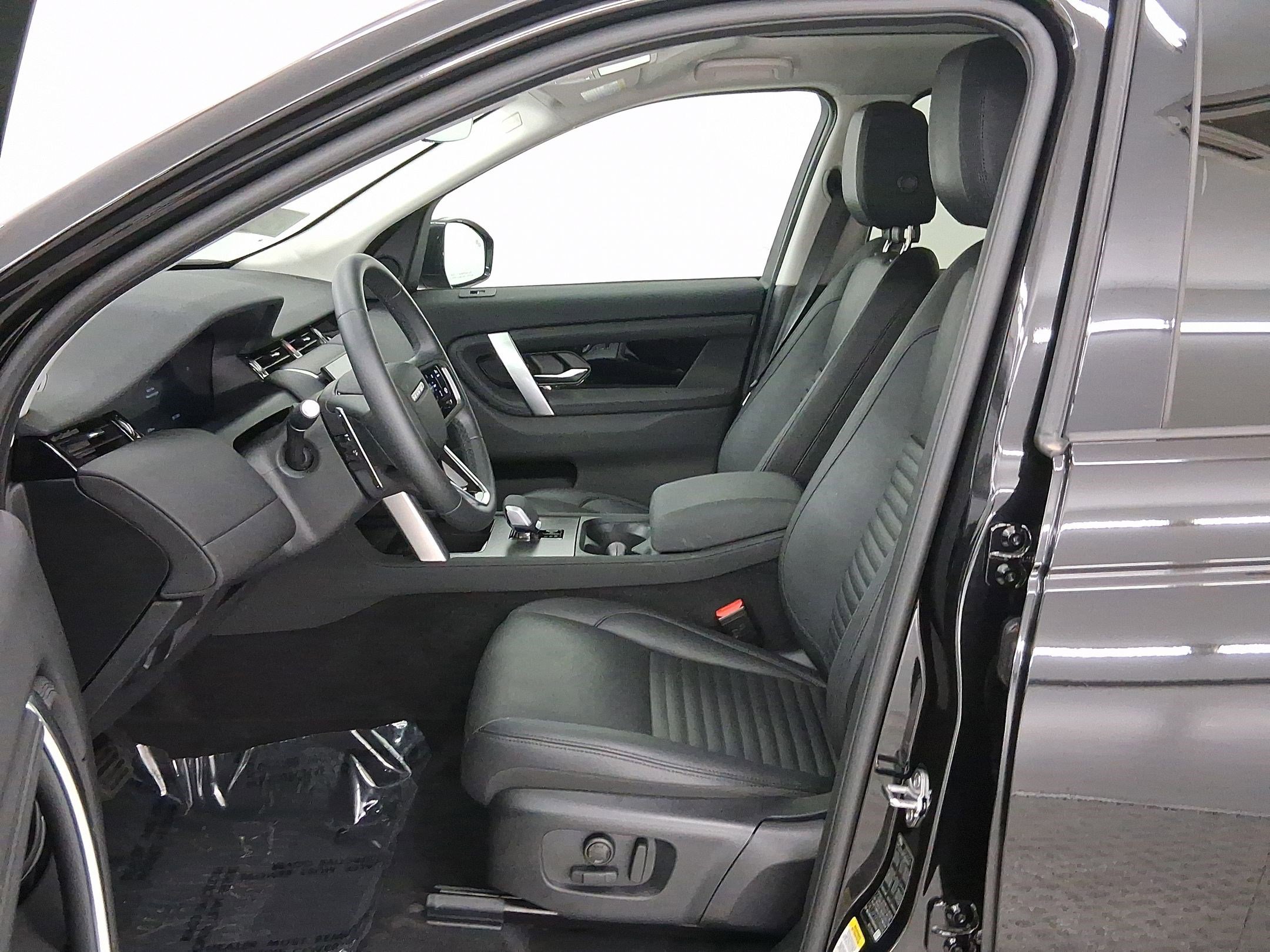 2025 Land Rover Discovery Sport S photo 2