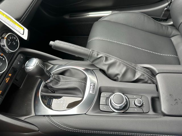 2025 Mazda MX-5 Miata Miata RF Grand Touring photo 24