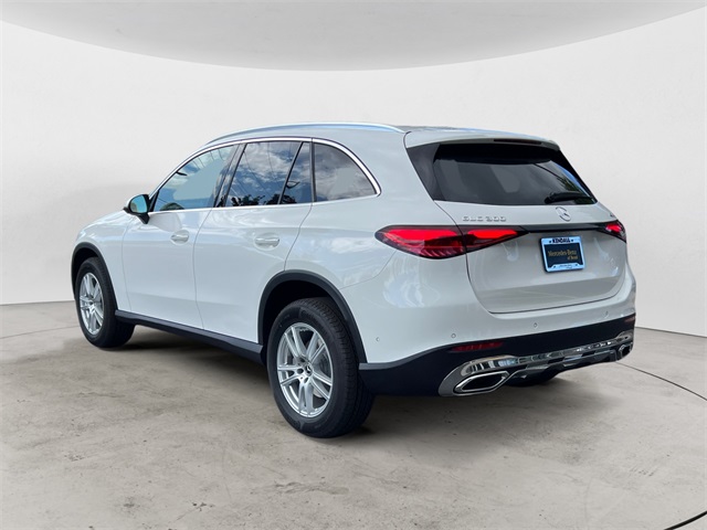 2025 Mercedes Benz GLC 300 4MATIC photo 3