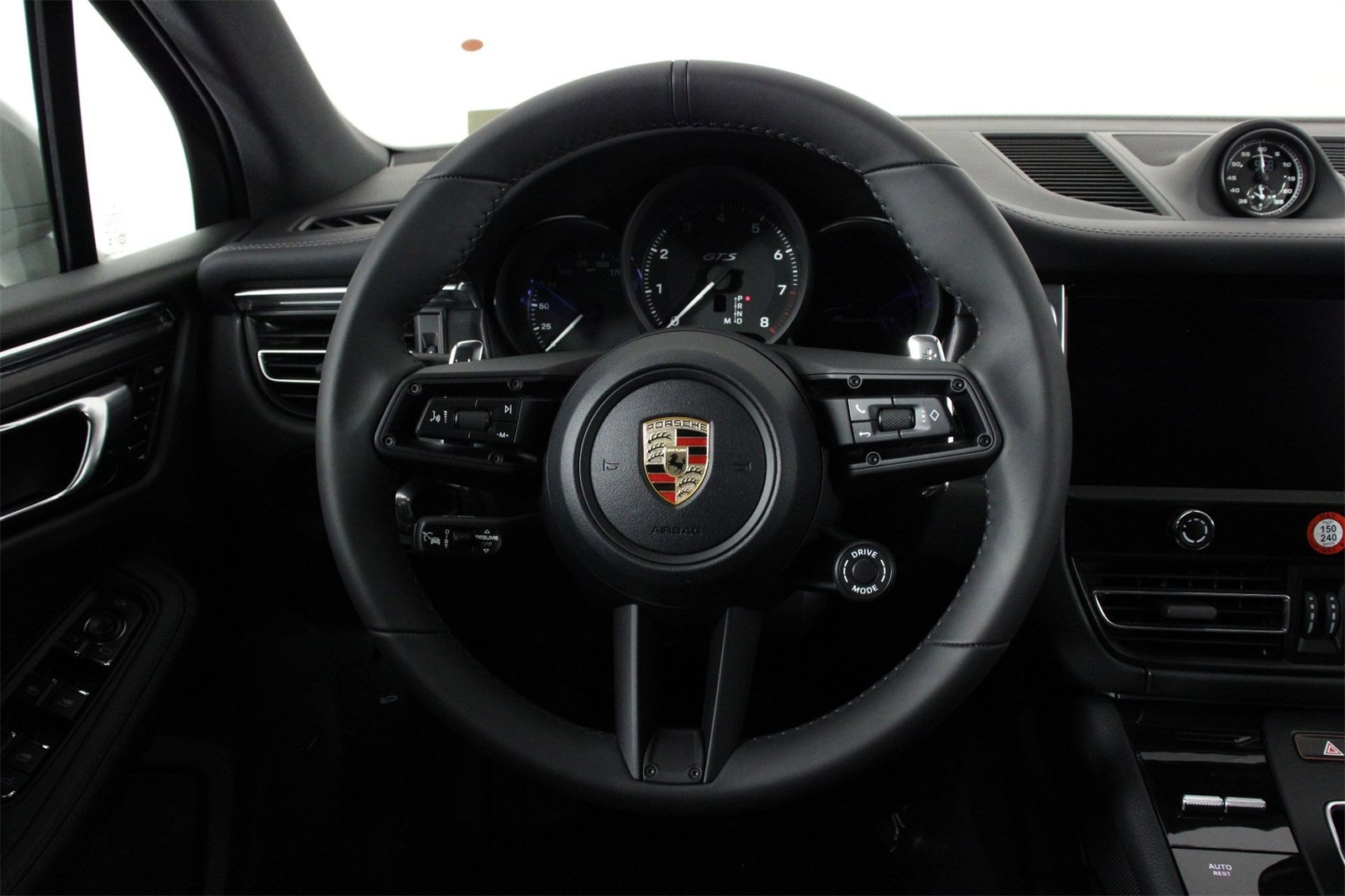 2026 Porsche Macan GTS photo 12
