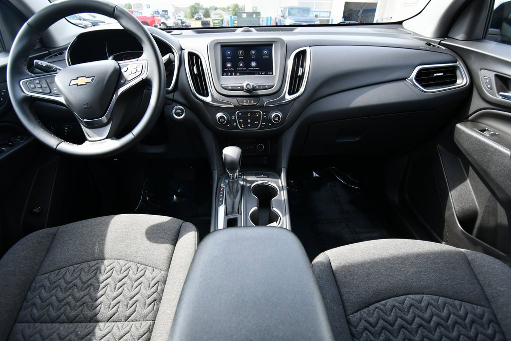 2024 Chevrolet Equinox LT photo 2