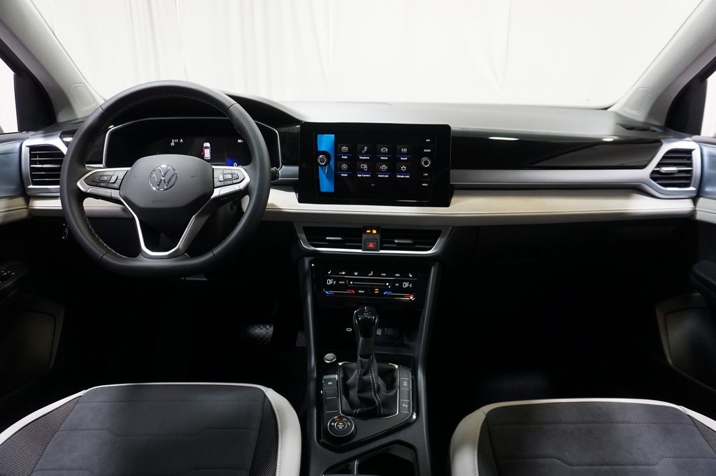 2025 Volkswagen Taos SE photo 13