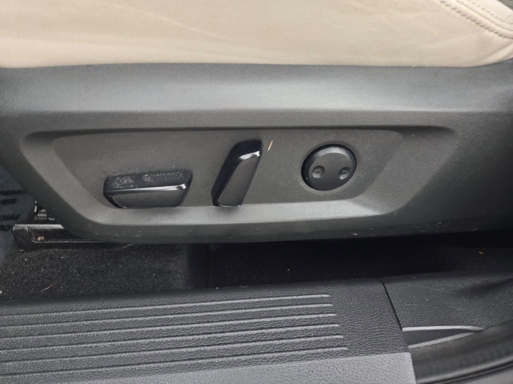 2021 Nissan Rogue SV photo 16