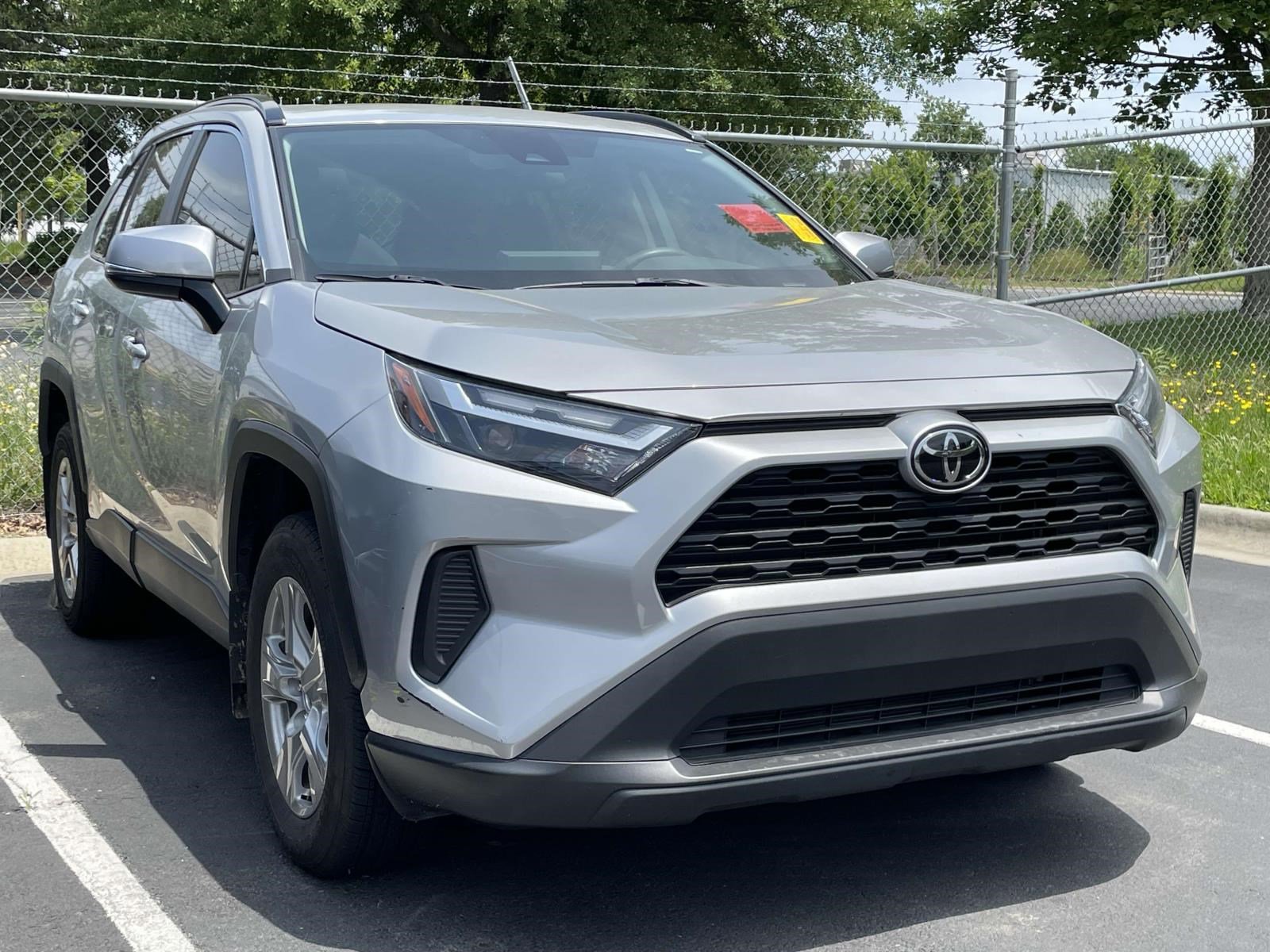 2024 Toyota RAV4 XLE photo 3