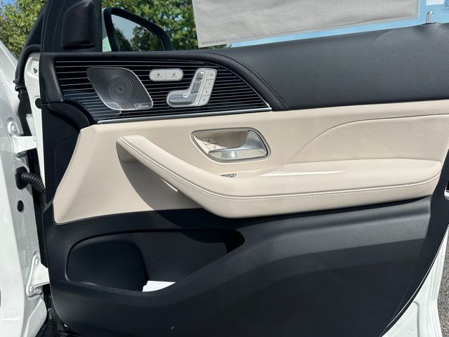 2026 Mercedes Benz GLS 450 4MATIC photo 25