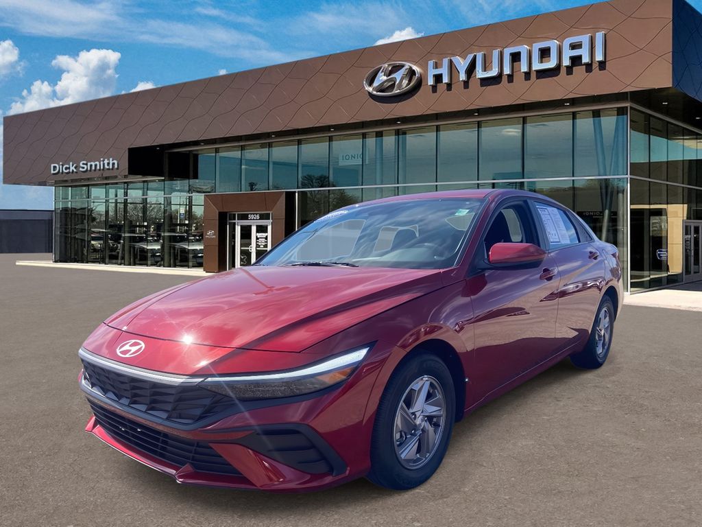 2025 Hyundai Elantra SE photo 3