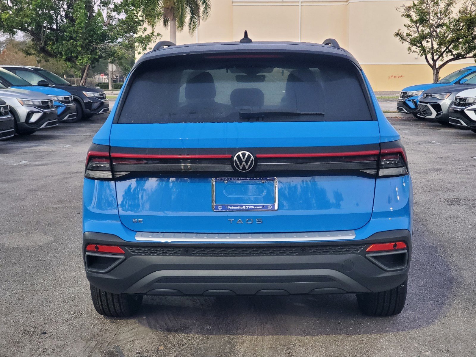 2025 Volkswagen Taos SE photo 4
