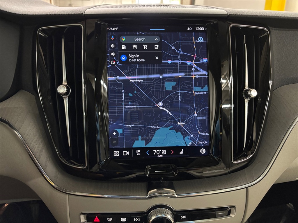 2023 Volvo XC60 B5 Plus photo 24