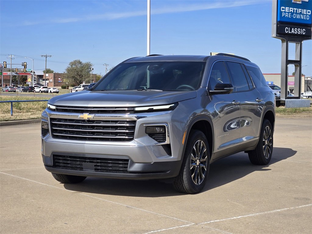 2026 Chevrolet Traverse photo 2