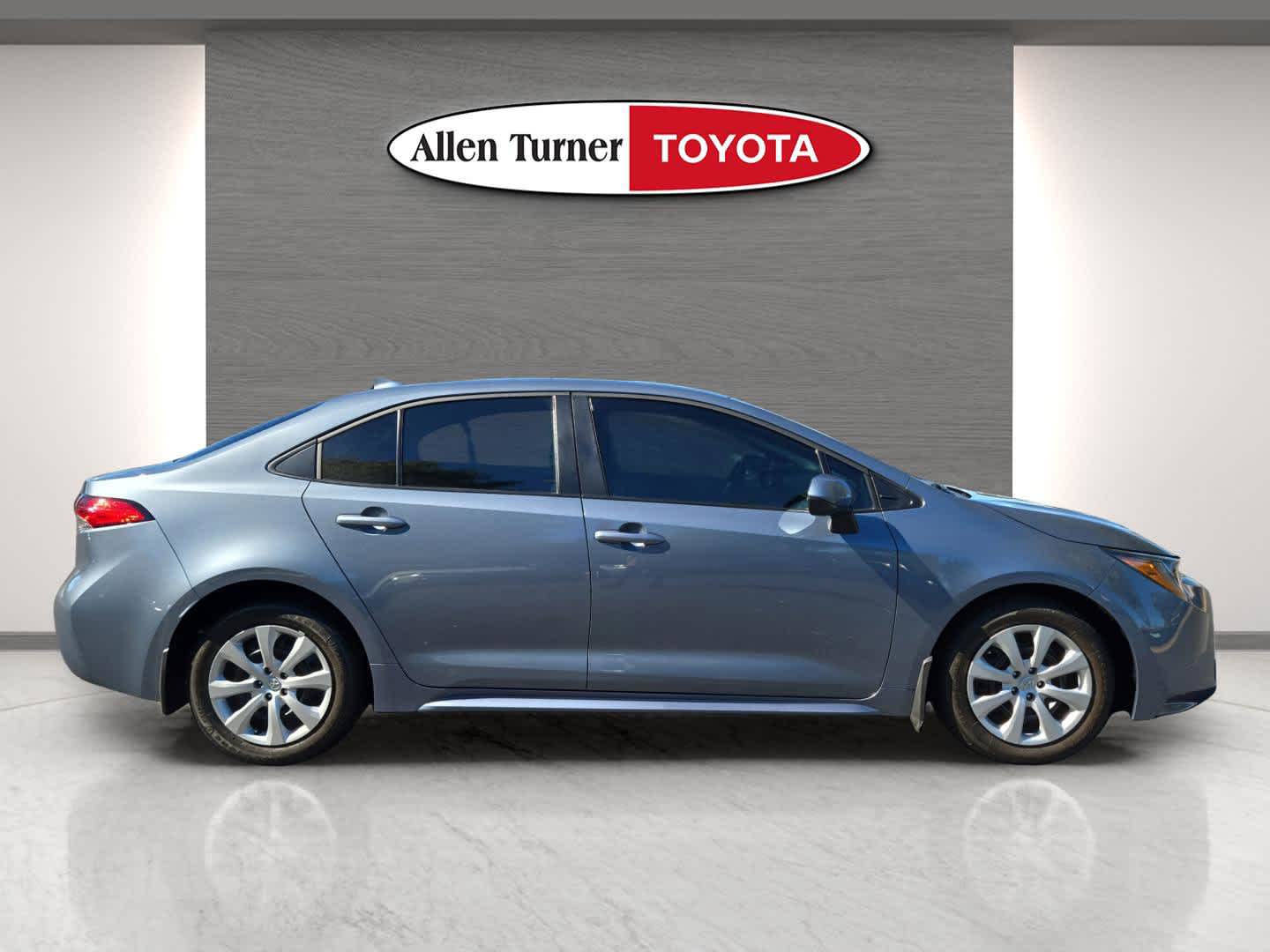 2025 Toyota Corolla LE photo 4