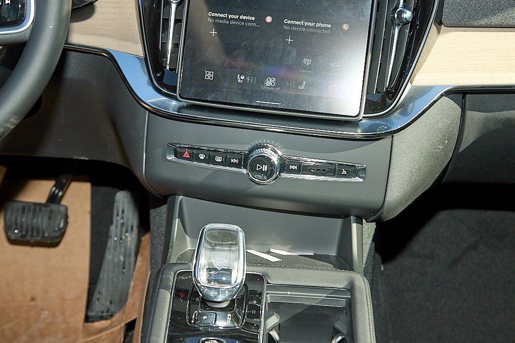 2026 VOLVO XC90 - Image 28