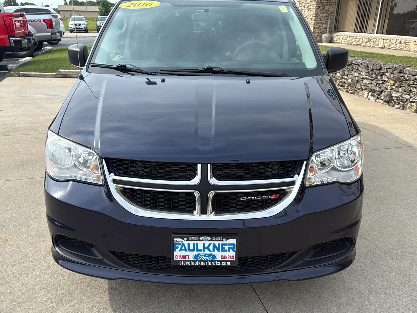 Used 2016 Dodge Grand Caravan SE with VIN 2C4RDGBG7GR100840 for sale in Chanute, KS