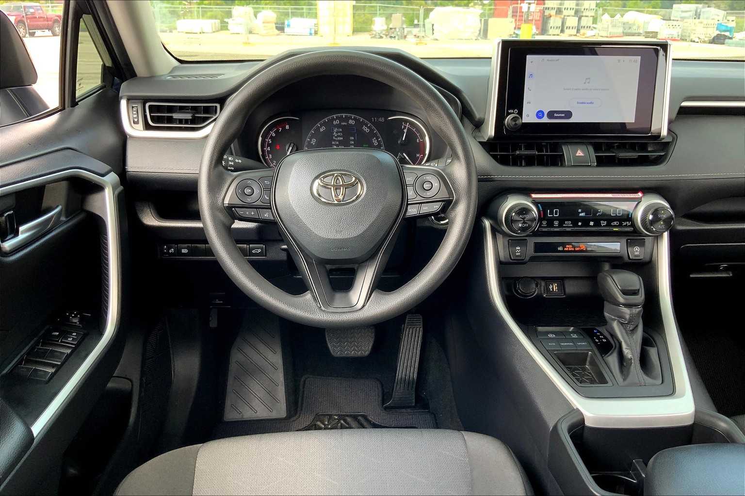 2024 Toyota RAV4 XLE photo 5