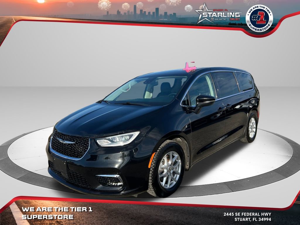 2023 Chrysler Pacifica Touring L's photo