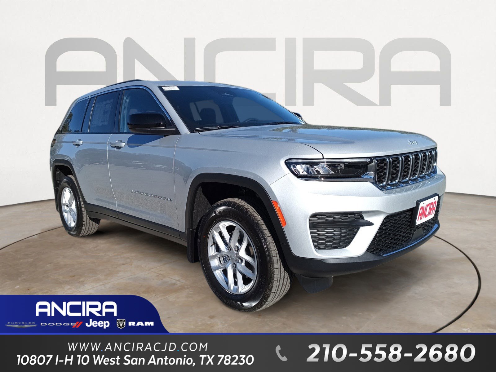 2025 Jeep Grand Cherokee Laredo's photo