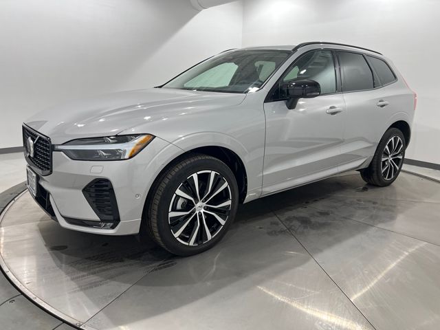2023 Volvo XC60 Plus's photo